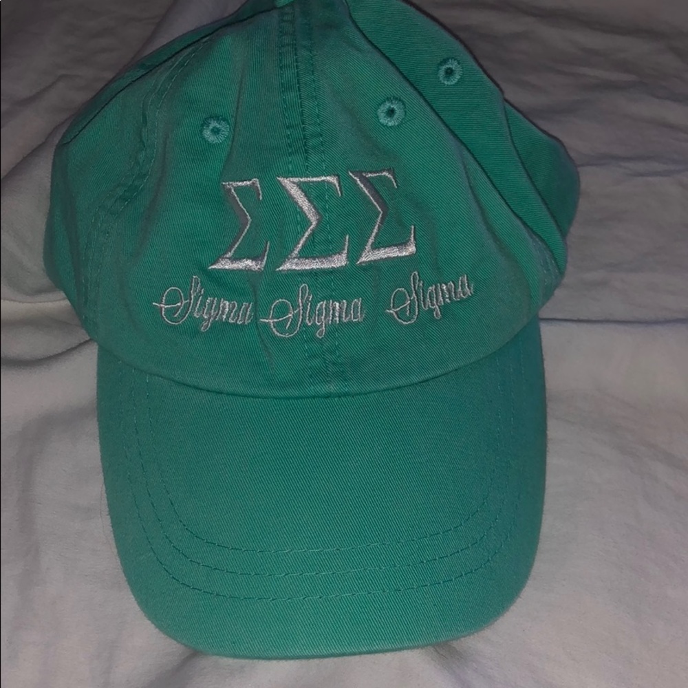 Tri sigma hat